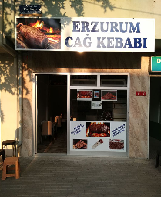 Odun Ateşiyle Nefis Tadıyla Erzurum Cağ Kebabı  Lüleburgaz Durak Mahallesinde Erzurum Cağ Kebabı “Odun Ateşiyle, Nefis Tadıyla” adından söz ettiriyor.