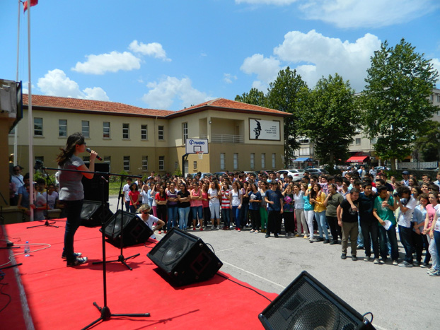 Lüleburgaz Lisesi misafirleriyle konser düzenledi 