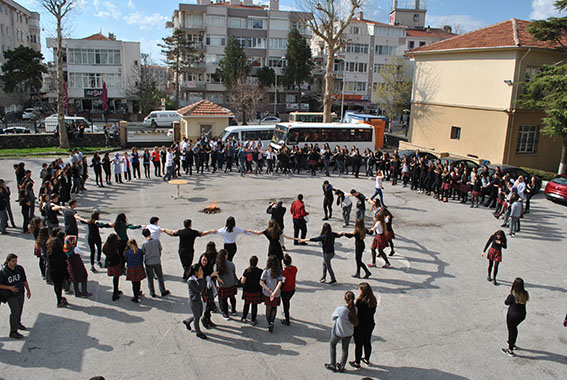 LİSE’DE NEVRUZ COŞKUSU