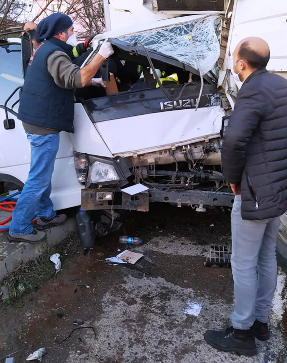 Turgutbey’de trafik kazası; 2 yaralı