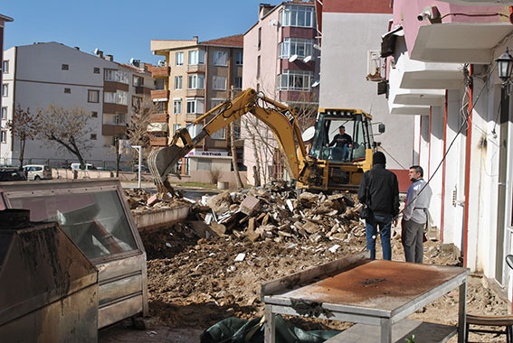 Öğretmen Evi pis su tesisatını yeniliyor