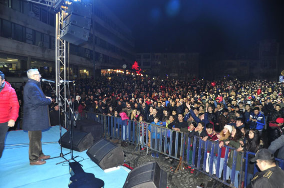 Lüleburgaz yeni yıla Kongre Meydanında girdi