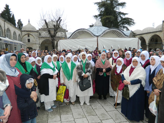 76 Umre yolcusu kutsal topraklara uğurlandı