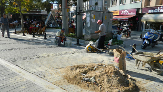 Yeniden altyapı çalışması başladı