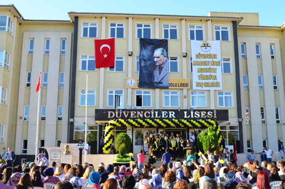 Düvenciler Lisesi mezunlarını yolcu etti