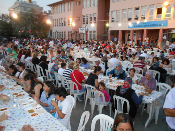 Yıldız Mahallesi’nde 5 bin kişilik iftar