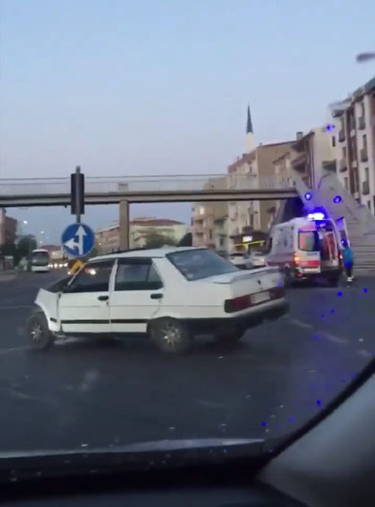 Ambulans kazaya karıştı