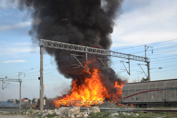 Tren istasyonundaki yangın korkuttu