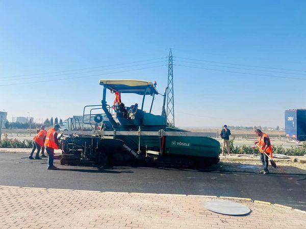 Büyükkarıştıran'da yeni asfalt çalışmaları başladı