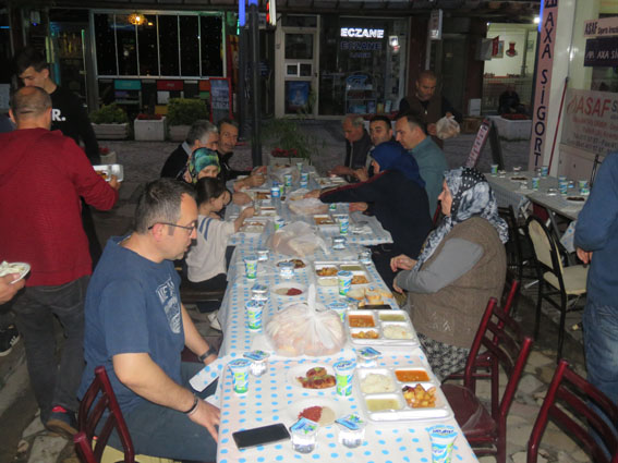 Sözmez Işık Pasajı’ndan geleneksel iftar