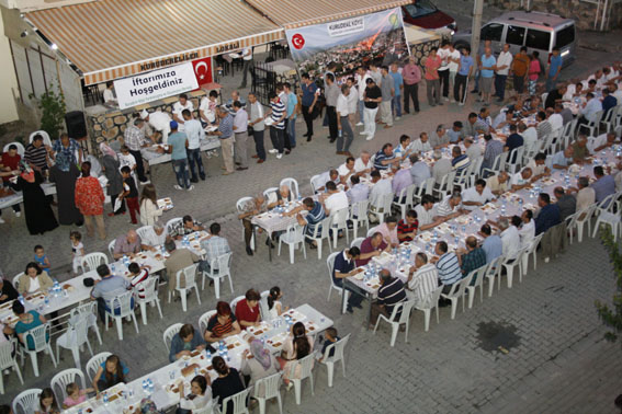 Kurudereliler iftarda buluştu