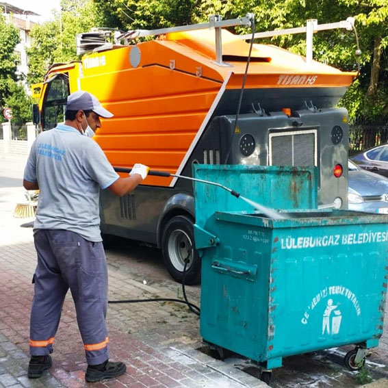 Yol yıkama çalışmaları sürüyor