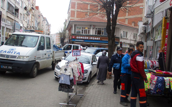 Zabıta kaldırımları denetledi