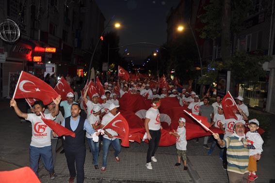 Lüleburgaz’da 15 Temmuz Demokrasi ve Milli Birlik Yürüyüşü