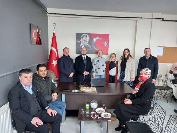 AK PARTİ’DEN MUHTARLAR DERNEĞİ’NE BİLGİSAYAR