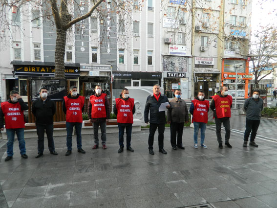 İşçilerden belediyeye alkışlı protesto