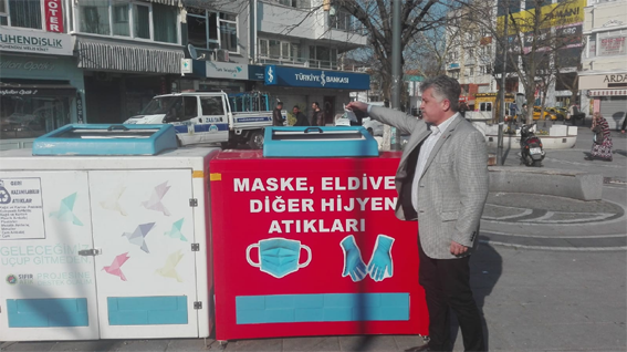 Maske ve eldivenleri yerlere atmayalım