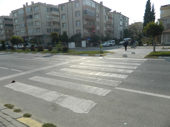 “Yaya geçidinde yol verende vermeyende suçlu”