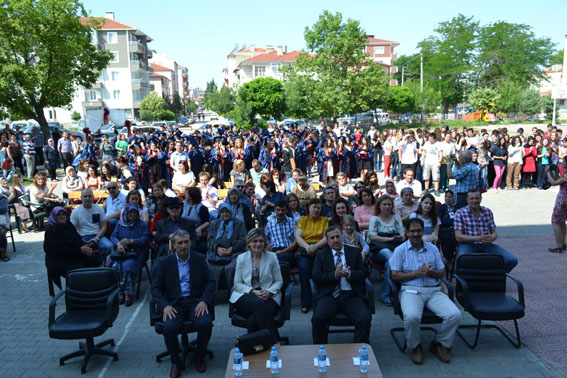 Lüleburgaz Atatürk Lisesi’nde mezuniyet sevinci