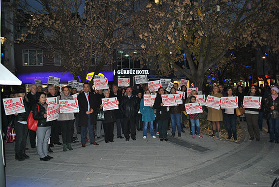 'Mağdur istismarcıyla evlensin' önergesi Lüleburgaz’da protesto edildi 