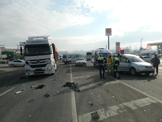 Edirne Bayırında Tır ile otomobil çarpıştı