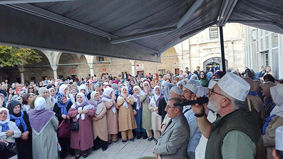 Lüleburgaz'dan 85 kişilik umre kafilesi dualarla uğurlandı