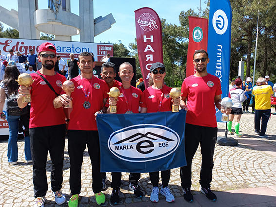 MARATONCULARIMIZIN MUHTEŞEM EDİRNE ZAFERİ: “4 FERDİ BİRİNCİLİK, TAKIM HALİNDE İKİNCİLİK”