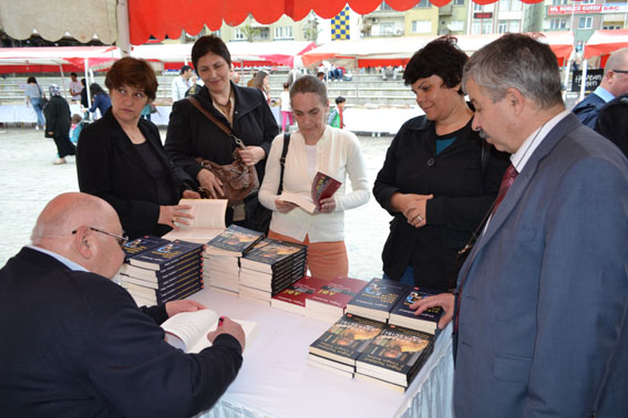 Lüleburgaz Kitap Fuarı açıldı