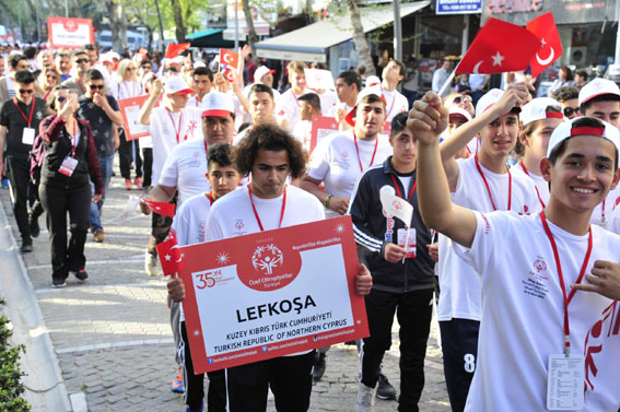 Özel Olimpiyatlar kortej yürüyüşü ile başladı