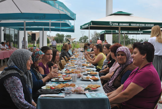 Barış Mahallesi kadınları kahvaltıda buluştu