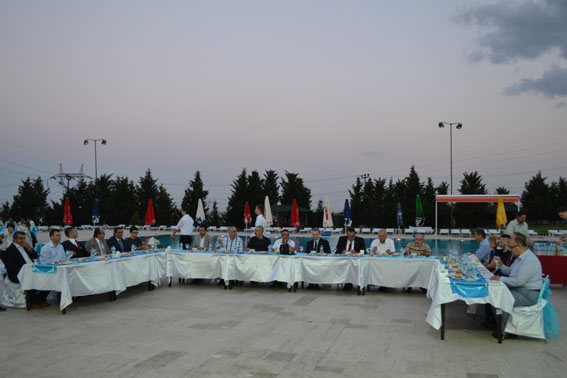 İlk iftar yemeği LİAD’tan