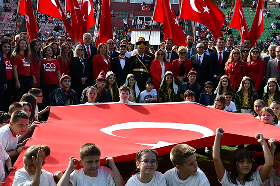 CUMHURİYET COŞKUSU LÜLEBURGAZ’A SIĞMADI