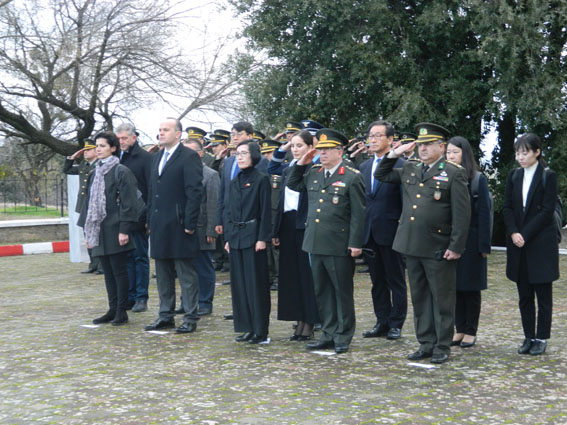 Güney Kore Bakanı Jin Lüleburgaz Şehitliğini ziyaret etti