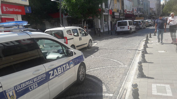 Turgutbey Caddesi’nde parklar bıktırdı