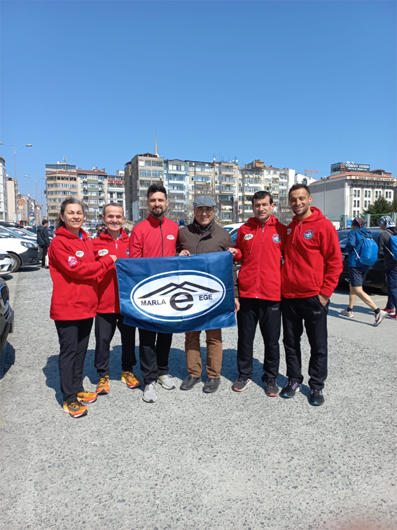 İstanbul Maratonu’ndan kupalarla döndüler