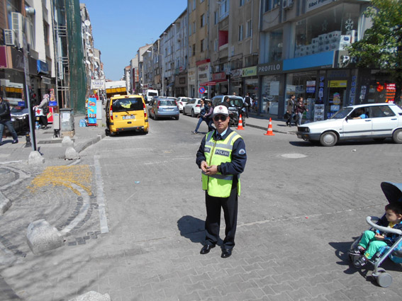 Polis hatalı sürücüleri uyarıyor