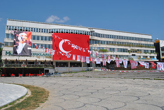 Kongre Meydanı 15 Temmuz için süslendi