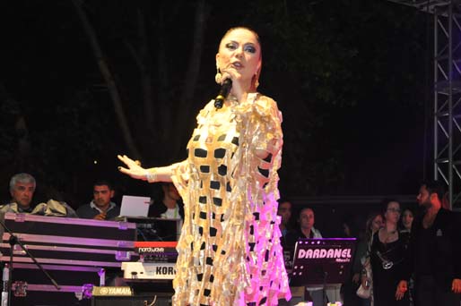 İzel’den muhteşem konser