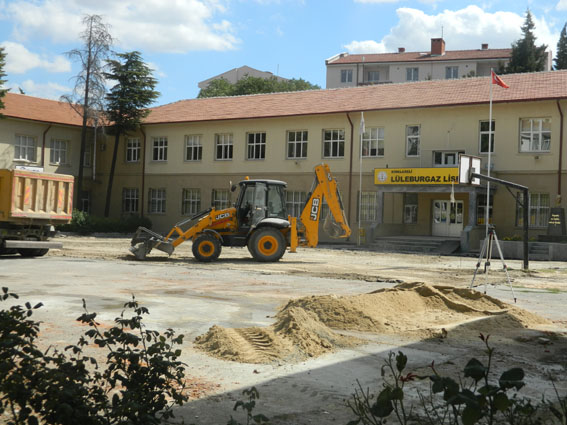 Lüleburgaz Lisesi’ne yeni basket sahası ve otopark