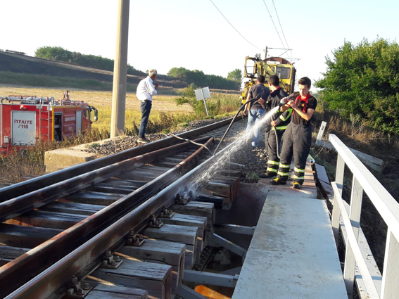 Tren yolunda yangın çıktı