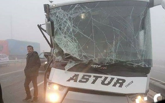 Büyükkarıştıran girişinde kaza: 5 yaralı