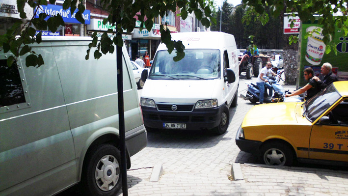 Lüleburgaz’da trafik bunaltıyor 