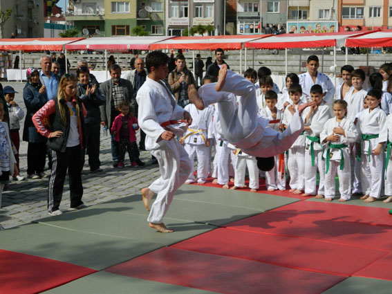 Spor tanıtım günleri sürüyor