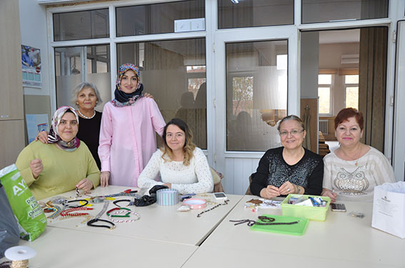 Takı Çizim kursunda marifetlerini ortaya koyuyorlar 