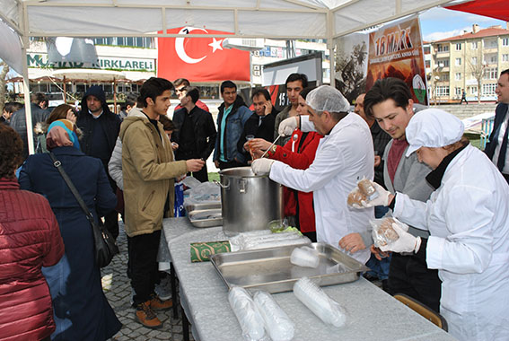 18 Mart’ta üzüm hoşafı ve ekmek dağıtıldı