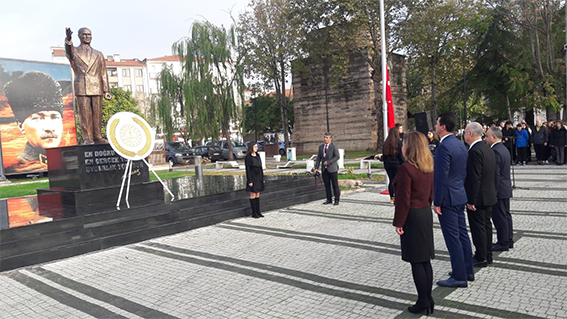 Öğretmenler Günü Çelenk Sunma töreni ile başladı