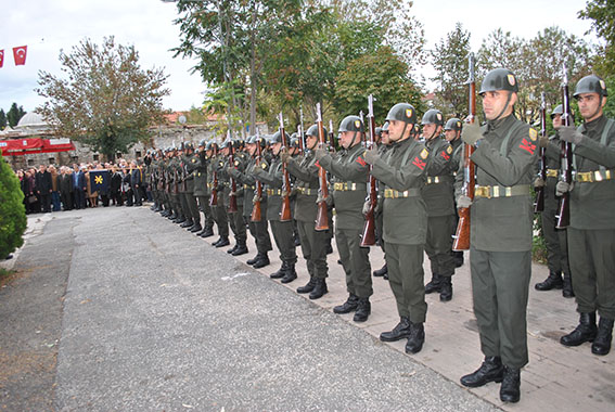 29 Ekim Cumhuriyet Bayramı Çelenk Töreni ile başladı