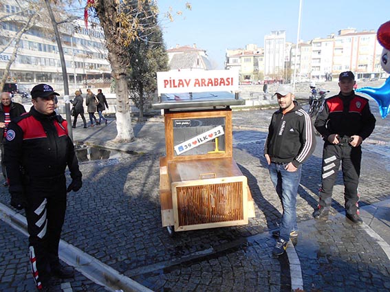 Pilav Arabası’na büyük ilgi