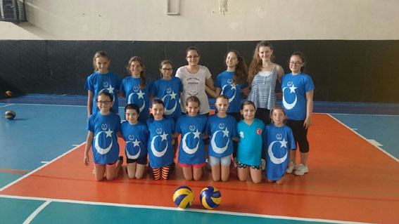 Voleybol kursu sürüyor