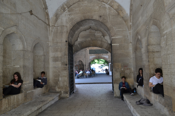 Öğrencilerden Sokullu’da kara kalem çalışması